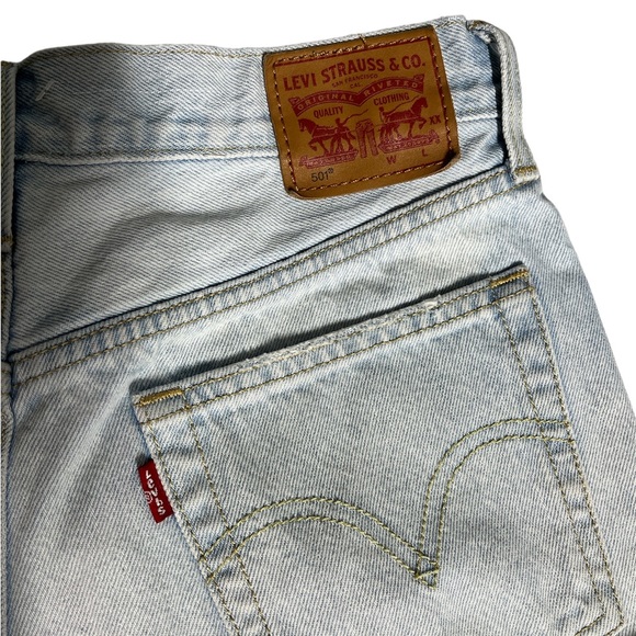 Levi’s 501 button fly 5 pockets style cut off shorts size 27 - Picture 3 of 8